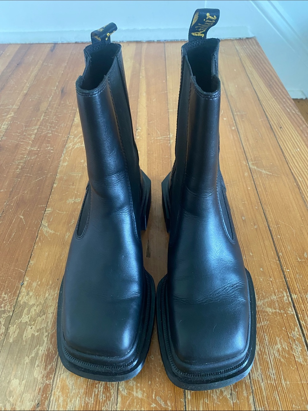 Dr. Martens Maybole Chelsea Boots